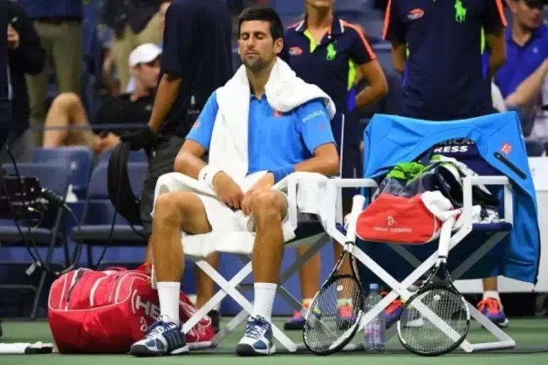 L'icona del tennis Novak Djokovic pratica la Meditazione Trascendentale